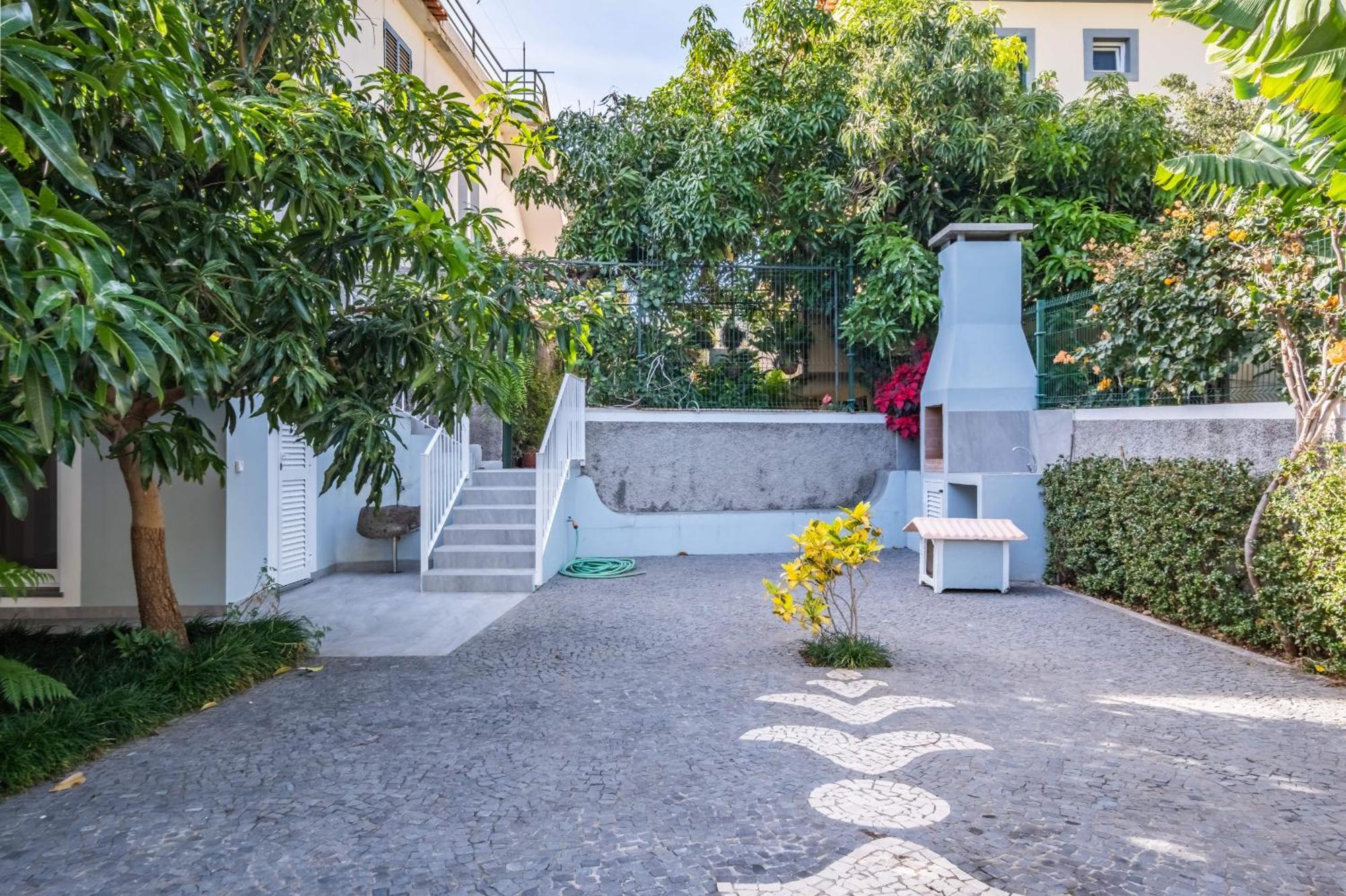 Apartment Coastal Charm By Madeira Sun Travel
